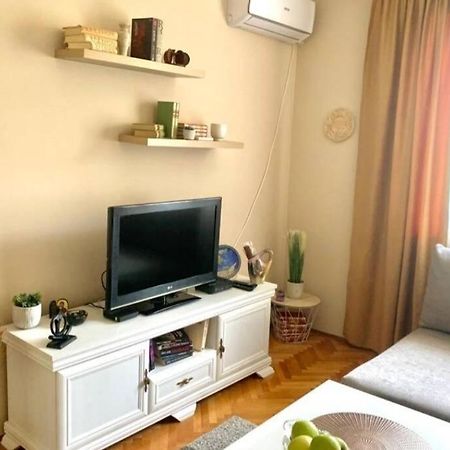 פודגוריצה Cute, Spacious Apt In The Heart Of The Old Town מראה חיצוני תמונה